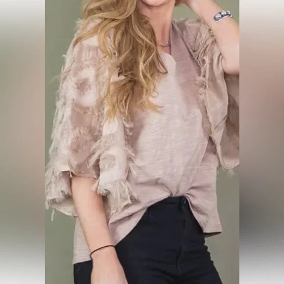 NWT FEATHERED TOP - Picture 2 of 4